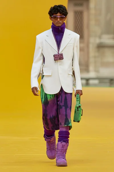 Look 18